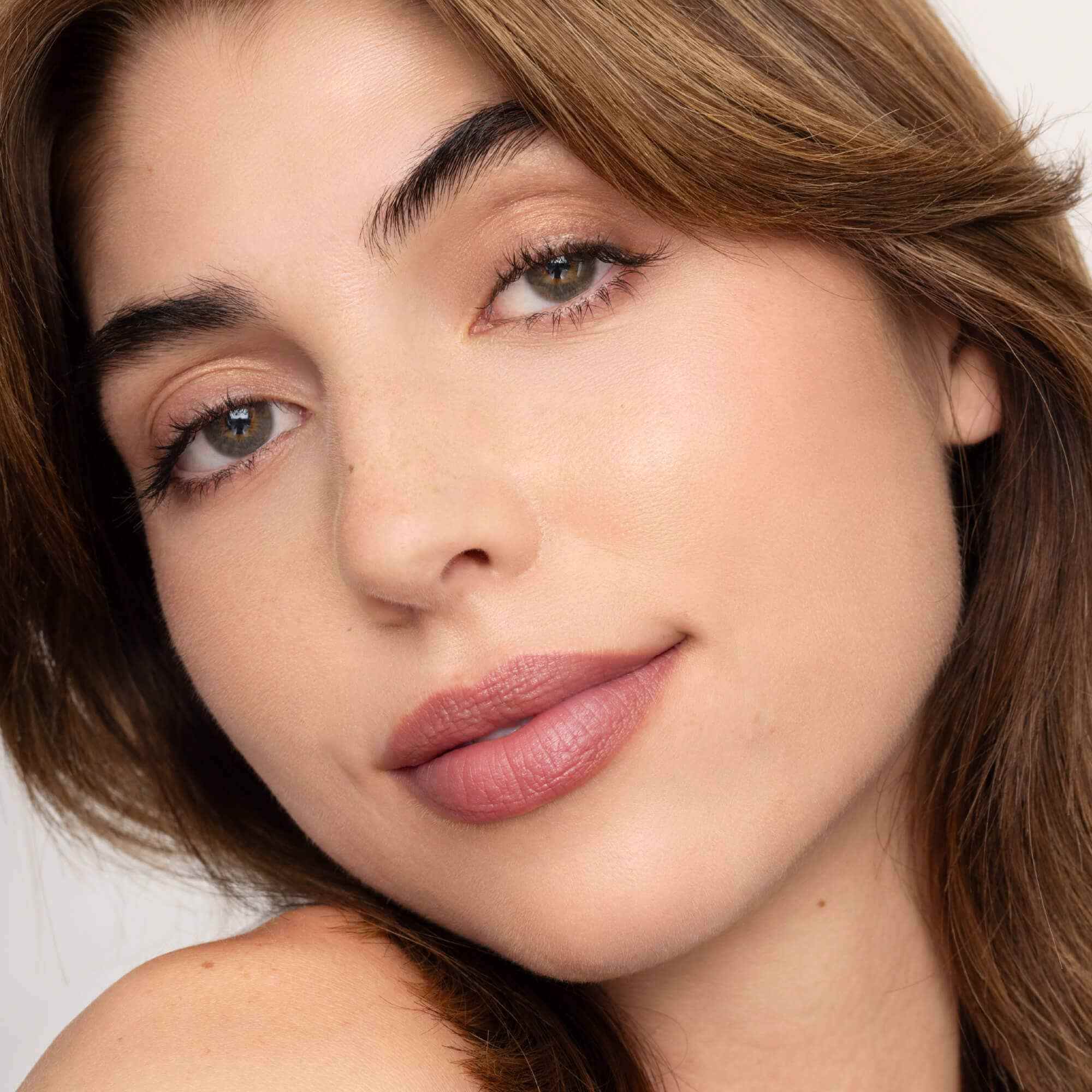 Long-lasting Lip Tint Lola - Vibrant All-Day Wear with a Long-lasting Formula  